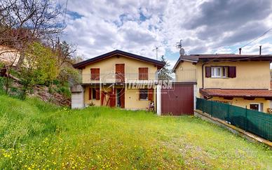 VILLA INDIPENDENTE SU TRE LATI CON GARAGE TERRAZZA