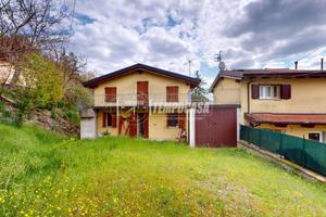 VILLA INDIPENDENTE SU TRE LATI CON GARAGE TERRAZZA