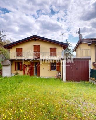 VILLA INDIPENDENTE SU TRE LATI CON GARAGE TERRAZZA