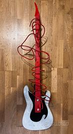 Scultura/insegna di chitarra.