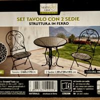 Tavolo da giardino con sedie