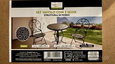 Tavolo da giardino con sedie