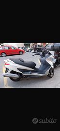 Moto scooter Burgman Suzuki cilindrata 200