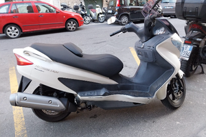 Moto scooter Burgman Suzuki cilindrata 200