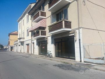 Spazio commerciale 375 mq in centro ad Adria