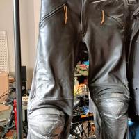 Pantaloni in pelle da moto