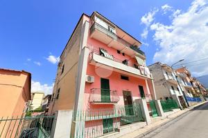 2 LOCALI A TORRE DEL GRECO