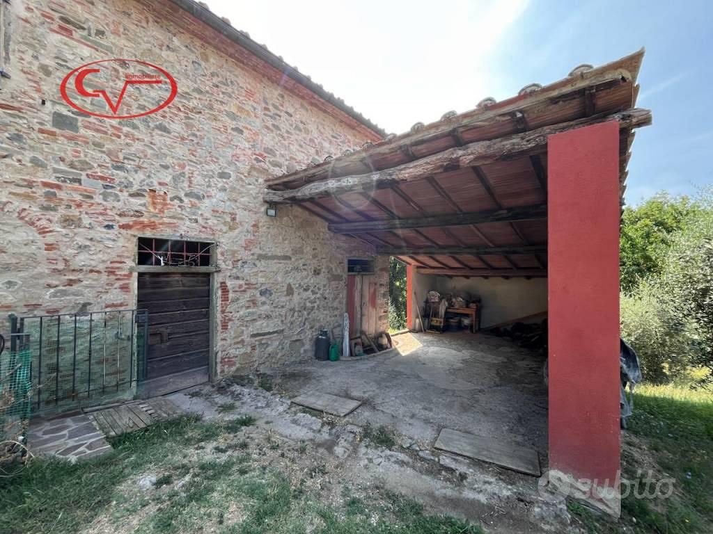 Rustico / Casale di 160 m² con più di 5 locali a M - Vista 4