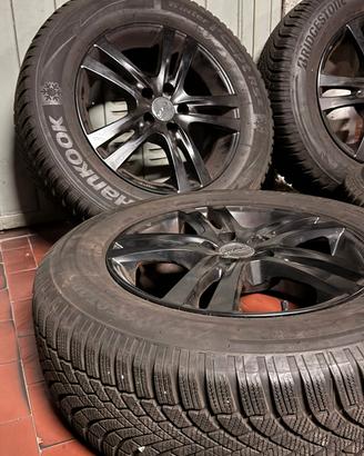 Pneumatici invernali 215/65R16e cerchi 16"