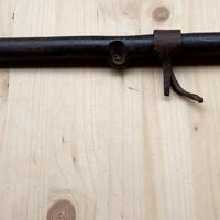 Antico catenaccio in ferro battuto