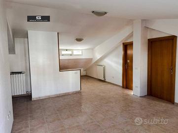 Attico / Mansarda di 86 m² con 3 locali a Teramo