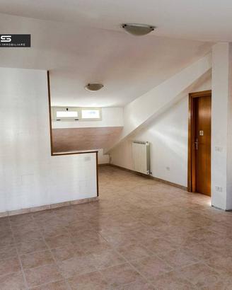 Attico / Mansarda di 86 m² con 3 locali a Teramo