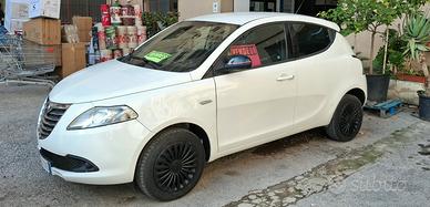 lancia y benzina e gpl 