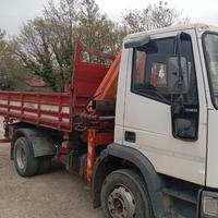 Camion gru e ribaltabile