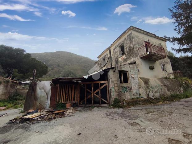 RUSTICO A CASTELLAMMARE DI STABIA