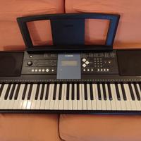 Tastiera YAMAHA PSR E333 con alimentatore e borsa.