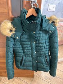 Giubbotto invernale verde petrolio con cappuccio