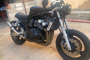 Yamaha fzs 600 fazer cafe racer