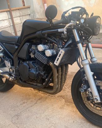 Yamaha fzs 600 fazer cafe racer