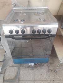 CUCINA  INDESIT 4 FORNELLI A GAS FORNO ELETTRICO
