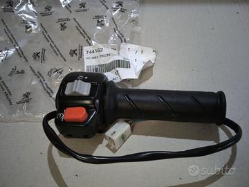 COMANDO DX COMPLETO DI MANOPOLA PEUGEOT 744162