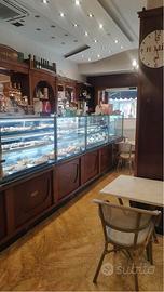 Fuorigrotta ceditura storico bar Viale Augusto