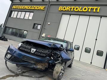 DACIA SANDERO per ricambi usati B4DB4