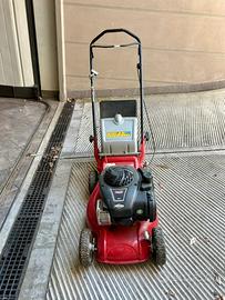 Tagliaerba a scoppio con raccoglitore