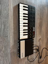 Kit produzione musica AKAI MPK Mini Steinberg UR12
