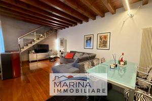 Casa indipendente di 238 m² con più di 5 locali e 