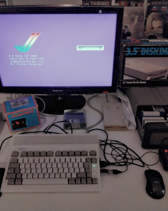 Commodore AMIGA 600 e C64 giochi e accessori