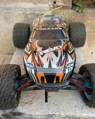 Auto a scoppio Traxxas revo 3.3