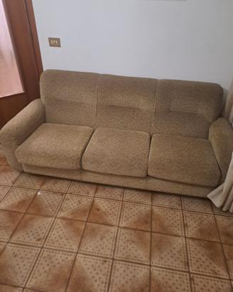 divano piu due poltrone