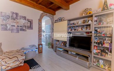 BRUZZANO - QUADRILOCALE SU DUE LIVELLI