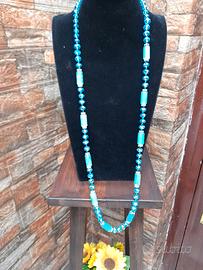 elegante collana in vetro turchese e bianca