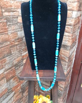 elegante collana in vetro turchese e bianca