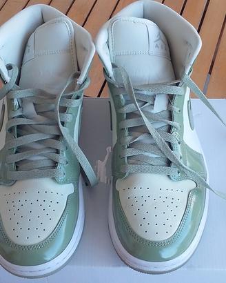 Nike air Jordan Mid verdi