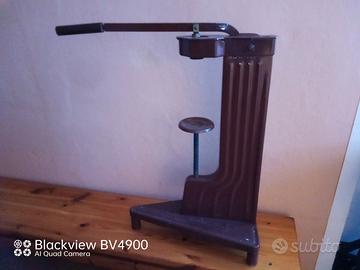 Macchinario Antico per imbottigliare