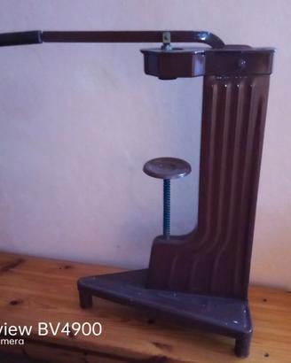 Macchinario Antico per imbottigliare