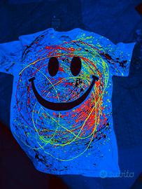 T-shirt taglia M modello Smile Fluo party UV Wood