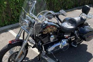 Harley-Davidson Super Glide 2011.