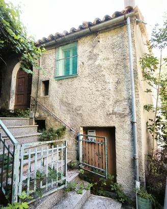 Casa terra-tetto a Rocca di Montemonaco (AP)