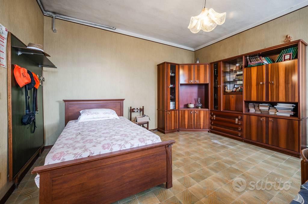 Rustico / Casale di 460 m² con più di 5 locali e b - Altro