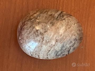 Uovo pietra levigata raro
