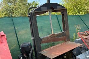 A200 - Pressa idraulica taglia lamiera