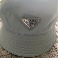 cappello prada celeste