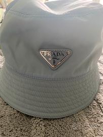 cappello prada celeste