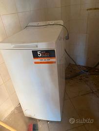 Lavatrice Indesit slim carica dall'alto