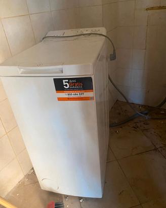 Lavatrice Indesit slim carica dall'alto