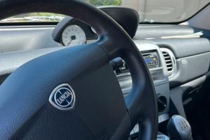 Lancia Y
